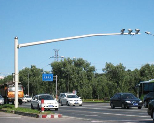 老街街道监控杆