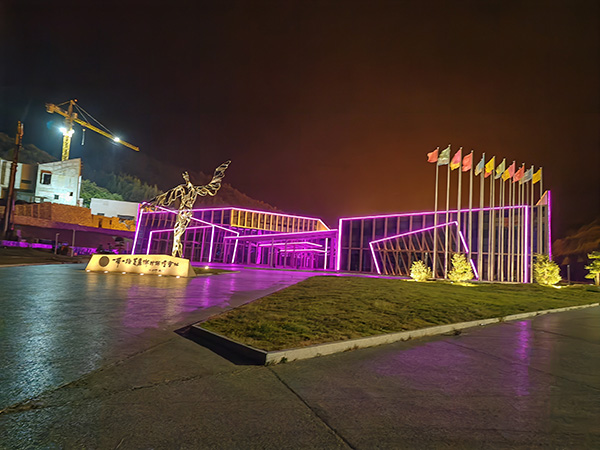 城市亮化是现代城市建设的重要组成部分，它不仅可以美化城市的夜景，还能提升城市的整体形象。随着科技的不断进步，城市亮化也得到了更多的关注和创新。本文将介绍一些关于城市亮化的创意和技术，帮助读者了解老街街道城市亮化的重要性以及如何进行老街街道城市亮化的规划和实施。